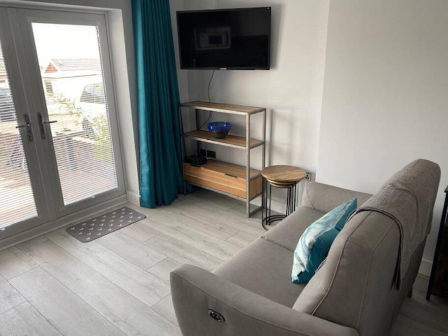 Luxury Mumbles View Studio Apartment Σουόνσι Εξωτερικό φωτογραφία