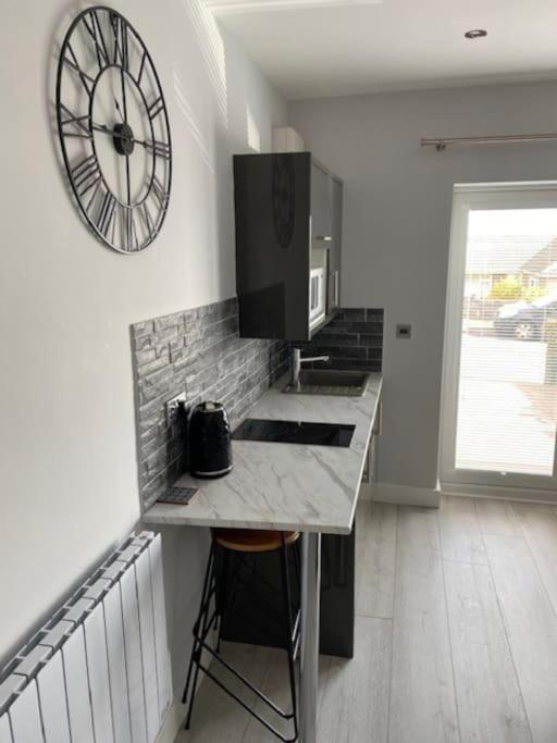 Luxury Mumbles View Studio Apartment Σουόνσι Εξωτερικό φωτογραφία