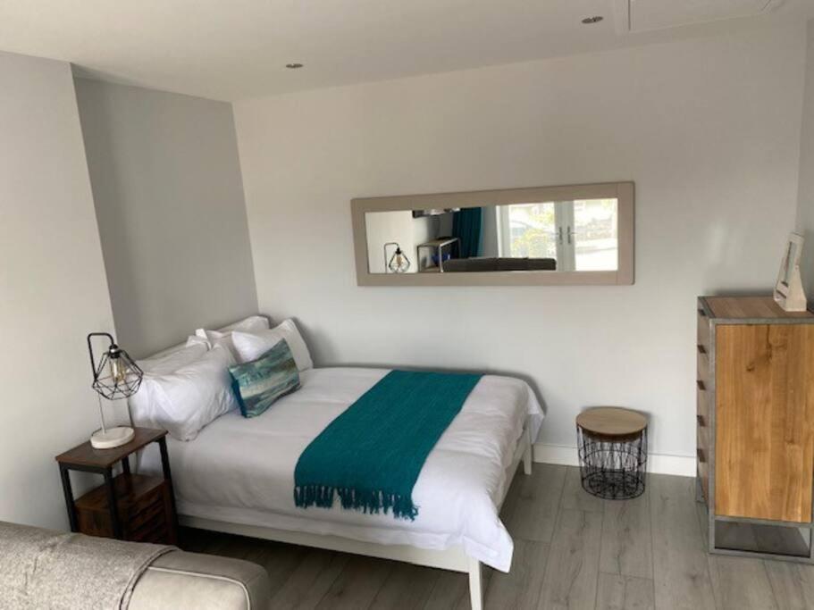 Luxury Mumbles View Studio Apartment Σουόνσι Εξωτερικό φωτογραφία